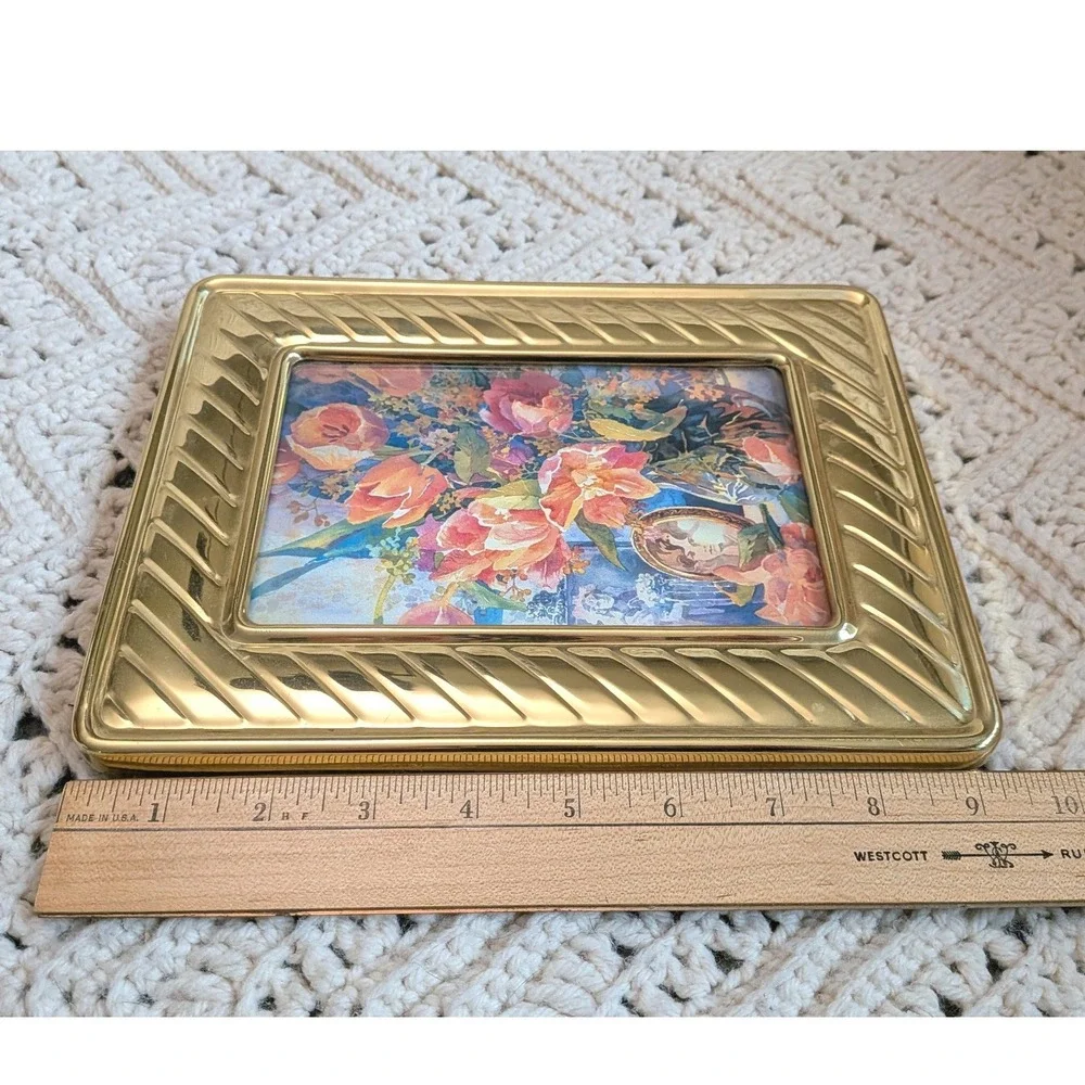 Vintage Gold Tone Ribbed Picture Frame 5x7 Fluted Metallic Tabletop Wall Decor